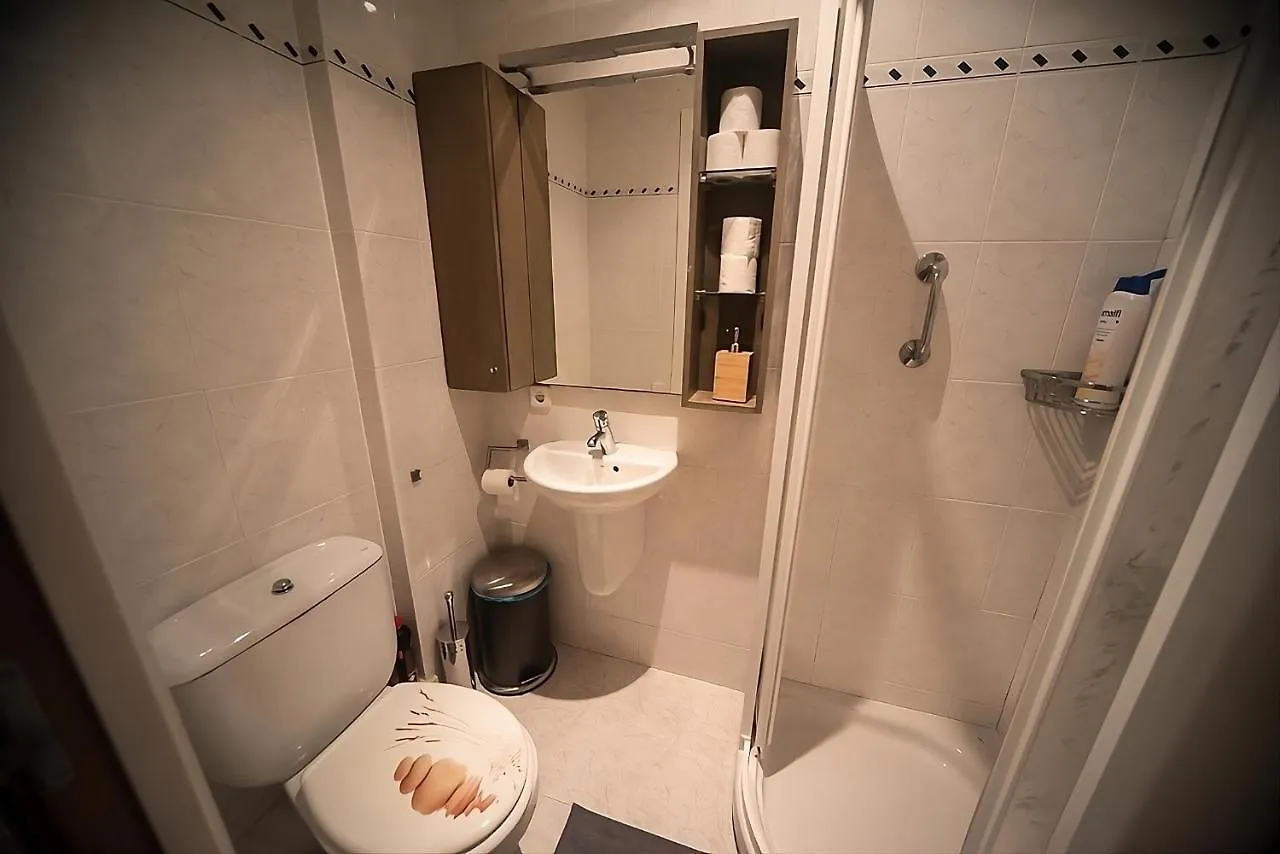 Traditional Rooms In Eixample Barcelona 0*,