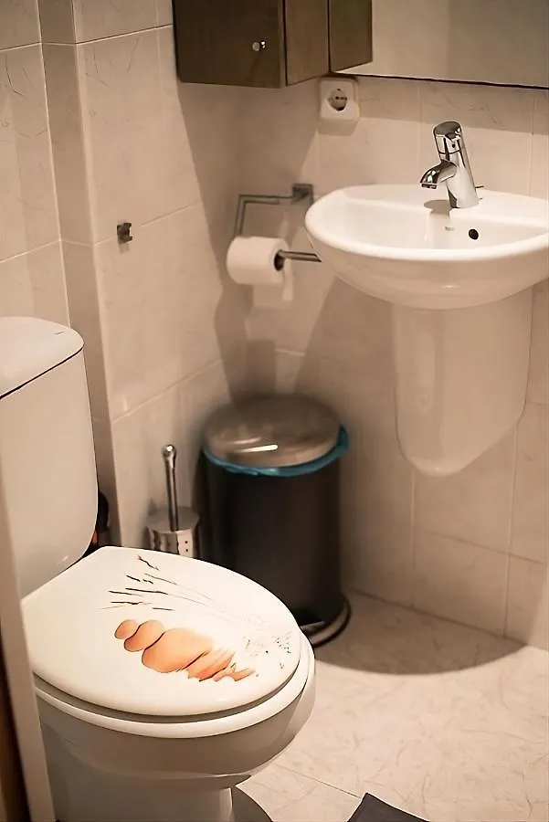 Hostel Traditional Rooms In Eixample Barcelona