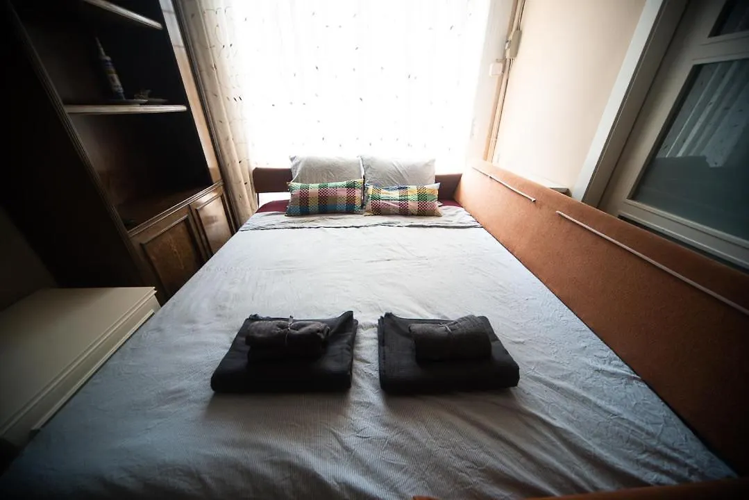 Traditional Rooms In Eixample Barcelona