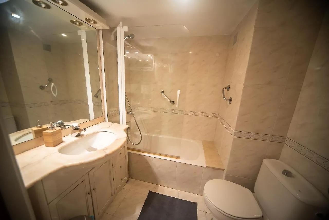Traditional Rooms In Eixample Barcelona Vandrarhem