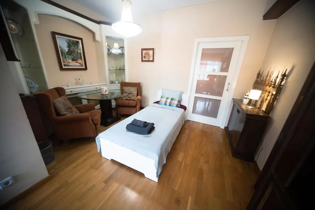 Traditional Rooms In Eixample Barcelona Hostel